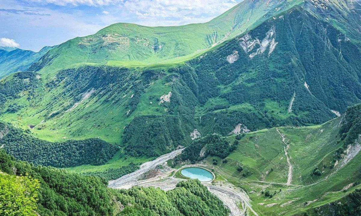 A Rodovia Militar Georgiana é uma conexão vital entre a Rússia e o sul do Cáucaso. Sua história data de séculos atrás -  (crédito: Alamy)