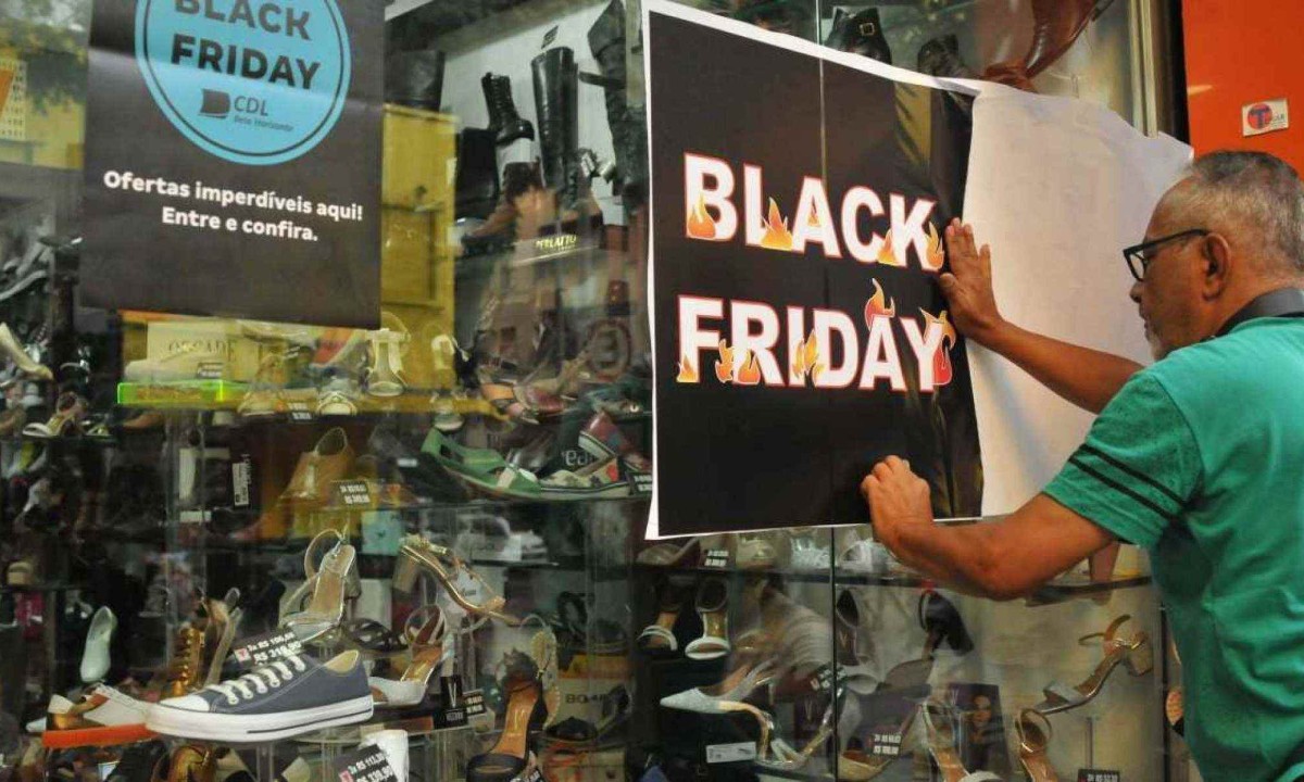 Pesquisa da Fecom&eacute;rcio indica que consumidores de BH est&atilde;o dispostos a comprar nesta Black Friday, se os descontos forem reais -  (crédito: Tulio Santos/EM/D.A.Press)