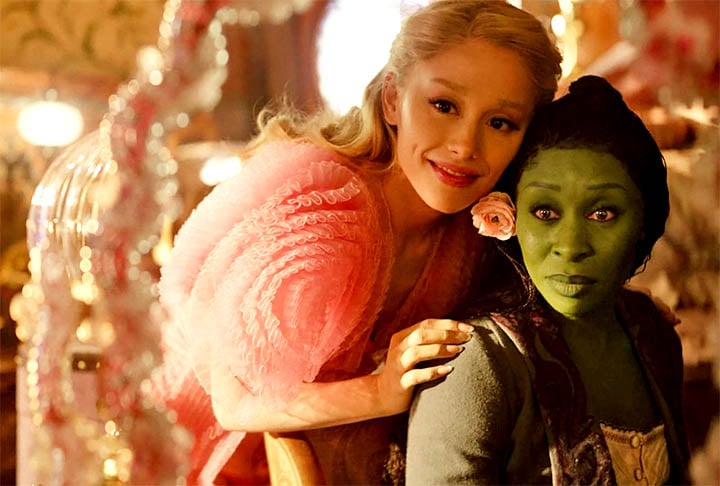 A Mattel lançou sua coleção especial de Wicked no início deste ano. Em julho, uma promoção compartilhada, no Instagram, mostrou Cynthia Erivo e Ariana Grande, que interpretam Elphaba e Glinda no próximo filme da Universal Pictures.