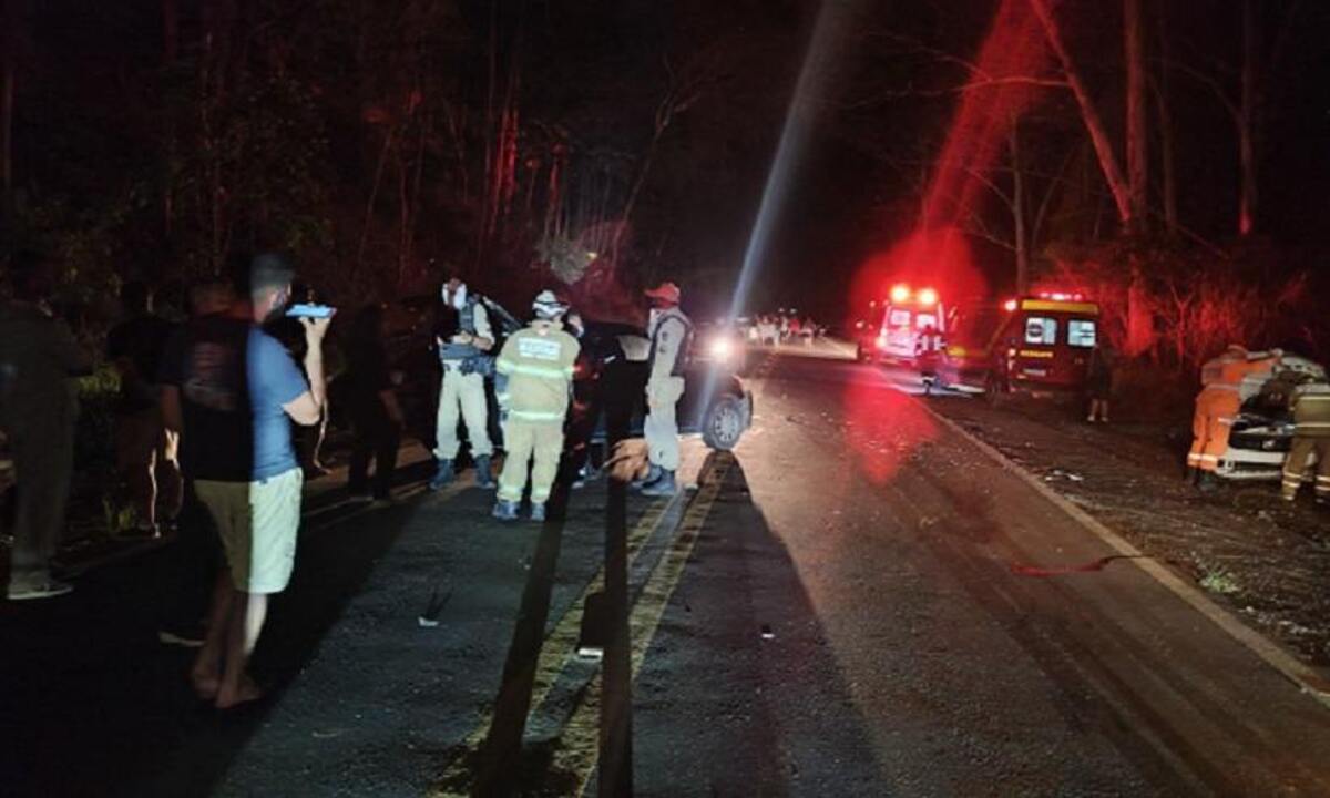 Mulher grávida morre em batida de carro contra guard-rail de ponte - CBMMG