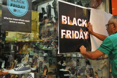 Pesquisa da Fecomércio indica que consumidores de BH estão dispostos a comprar nesta Black Friday, se os descontos forem reais -  (crédito: Tulio Santos/EM/D.A.Press)