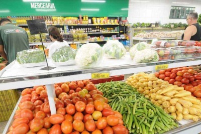 Frutas, legume e hortaliças estão mais caros nas prateleiras do sacolões -  (crédito: Gladyston Rodrigues/EM/D.A Press)