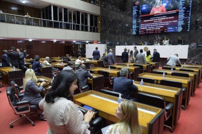 Deputados aprovaram propostas polêmicas como mudança na previdência dos servidores, mas privatização exige mais votos

 -  (crédito: Daniel Protzner/ALMG/13-11-2024)