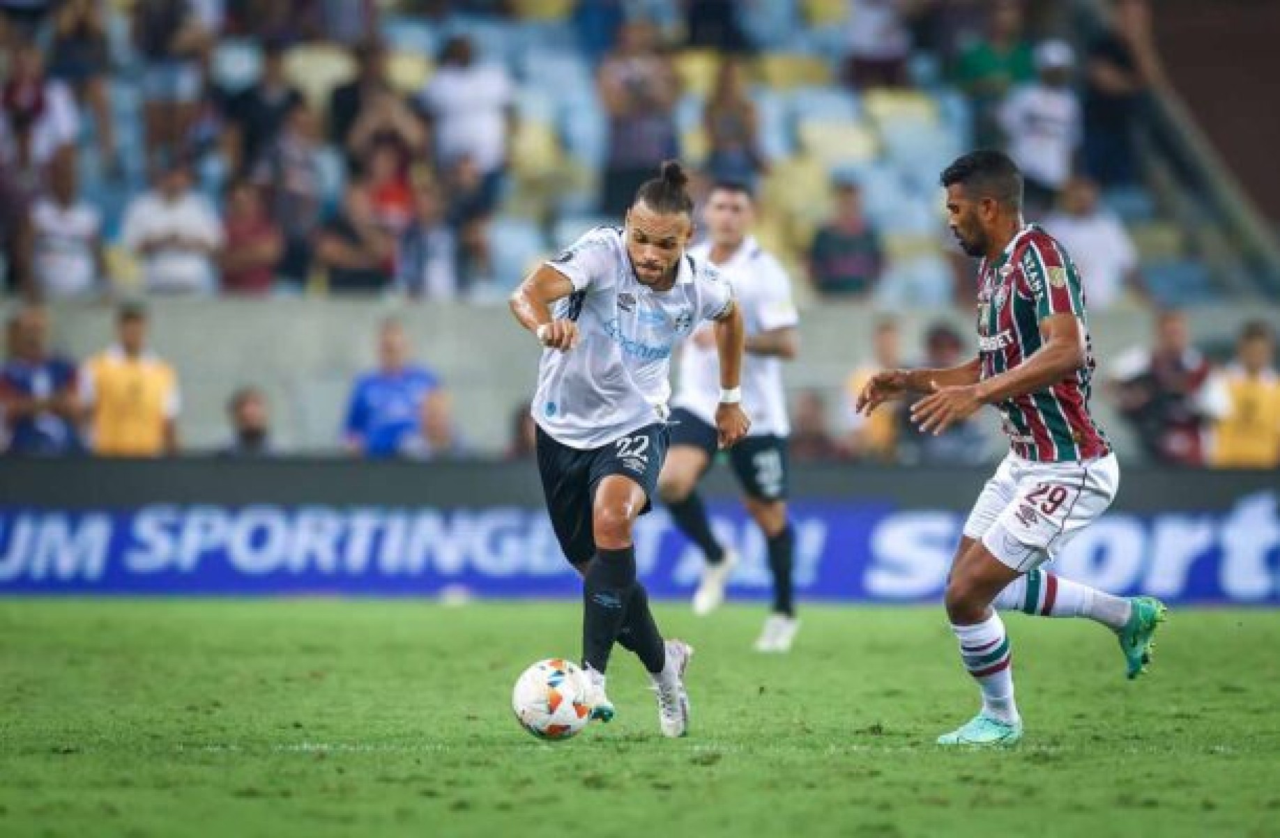 Atacante do Grêmio revela surpresa com situação do Fluminense no Brasileirão