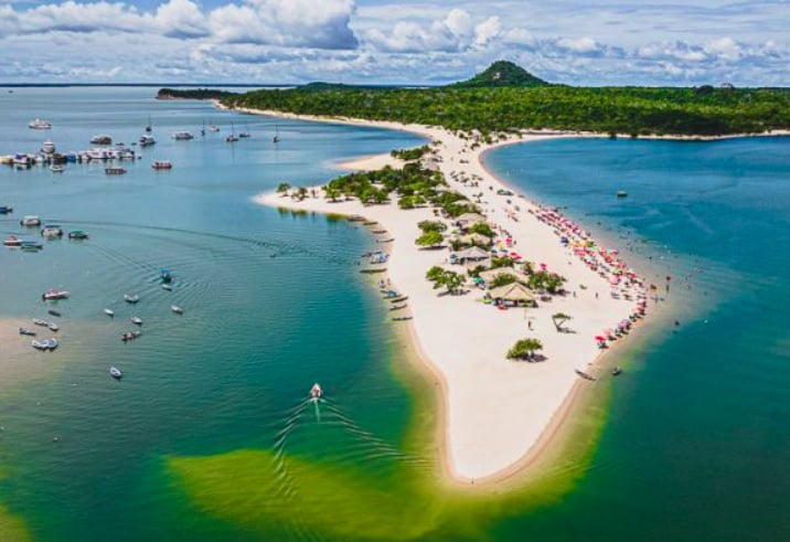 Alter do Chão: Localizada no Rio Tapajós, Alter do Chão é conhecida como a 