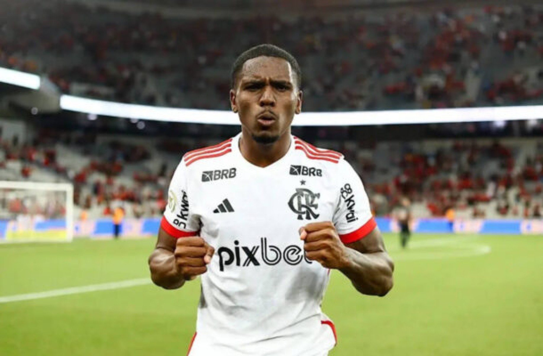 Evertton Araújo prioriza renovação, e Flamengo estuda valorização salarial