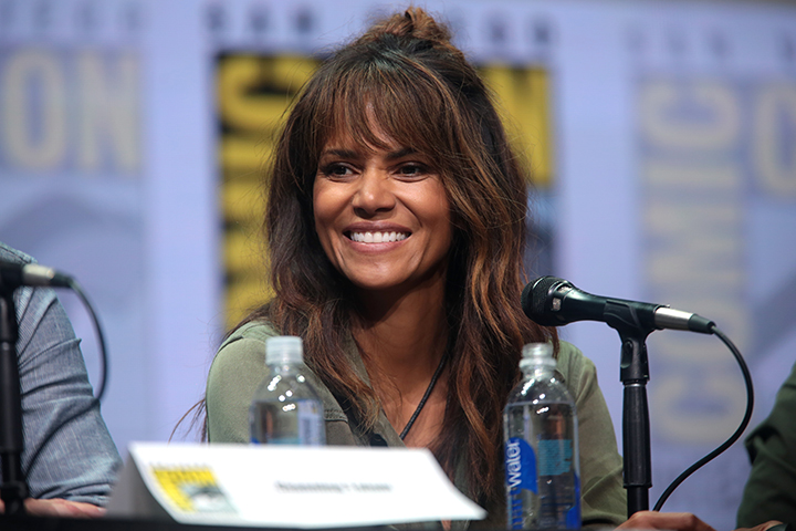 Halle Berry - A atriz americana tem uma vasta filmografia desde que começou a carreira, em 1991. Ela interpreta a Tempestade nos filmes X-Men.E ganhou Oscar por A Última Ceia. Tem diabetes desde os 19 anos. 