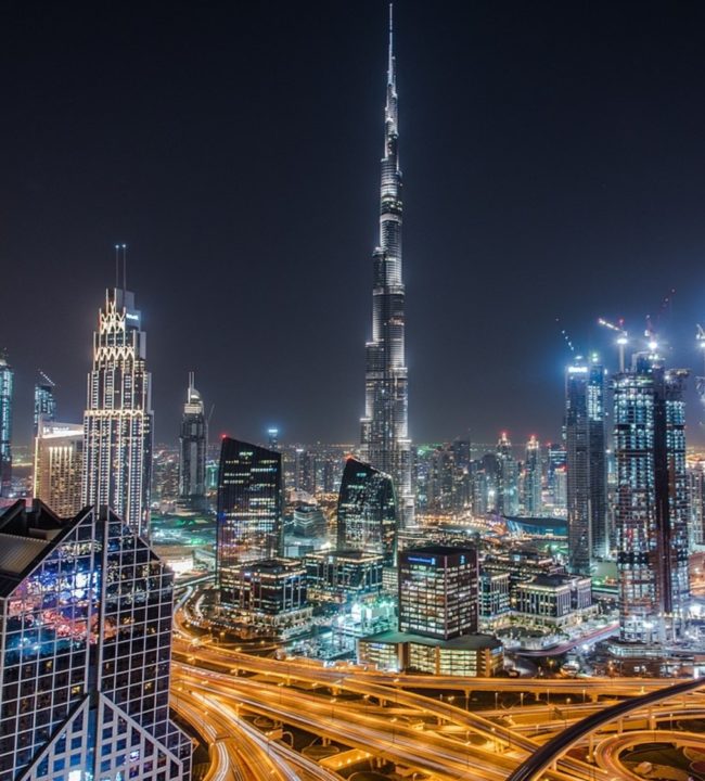 A torre vai superar o Burj Khalifa — atual detentor do título de edifício mais alto do mundo. O prédio que fica em Dubai, nos Emirados Árabes, tem 828 metros e foi construído em 2010. Veja os outros prédios que estão no ranking dos maiores do mundo!