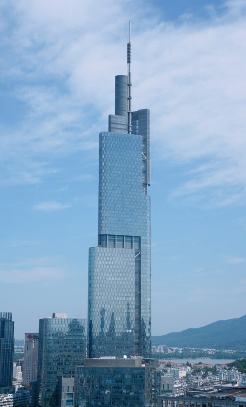 Zifeng Tower - Fica em Jiangsu, na China. Tem 450 metros. Inaugurado em 2010. 