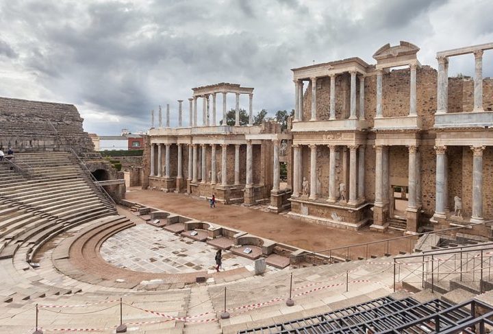 Mérida, hoje, abriga um dos mais bem preservados conjuntos arqueológicos romanos da Europa, incluindo um anfiteatro, teatro e aquedutos.