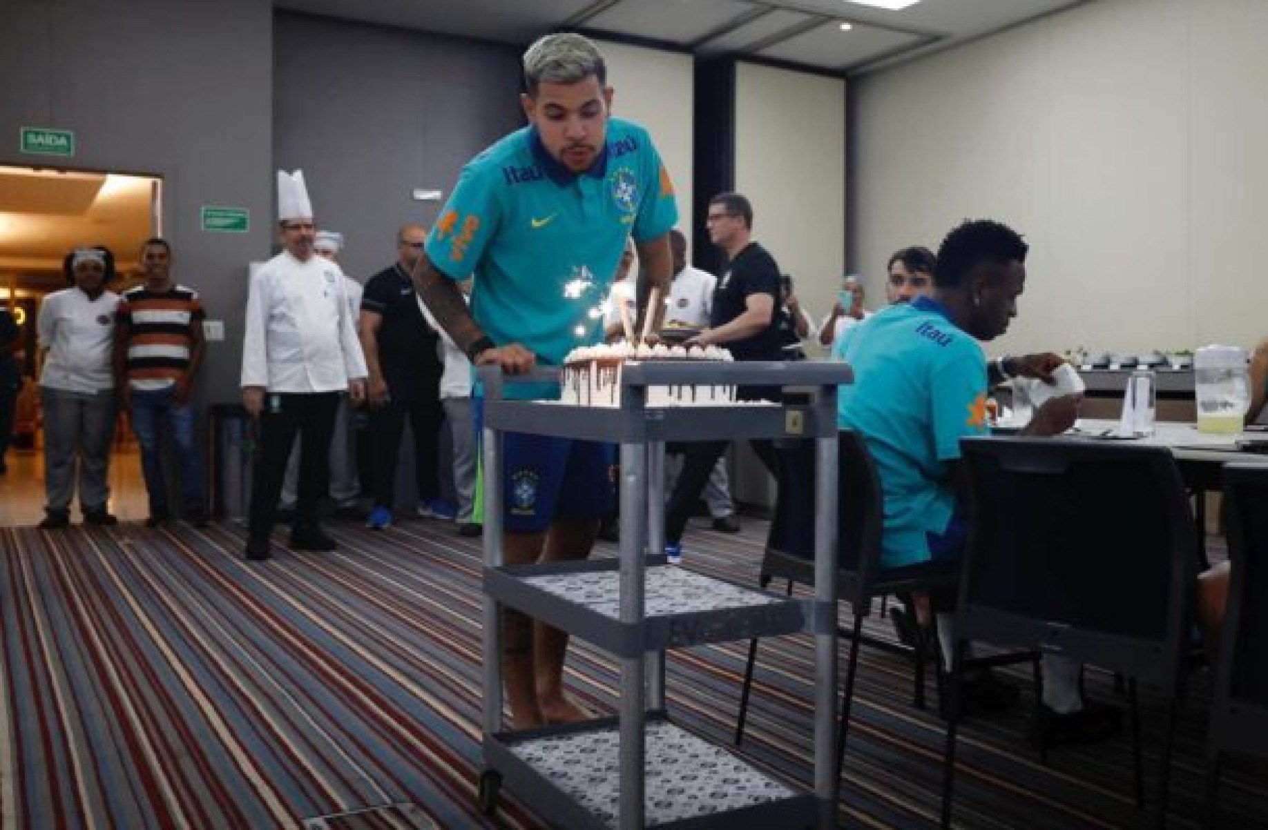 Bruno Guimarães e Dodô celebram aniversário na Seleção