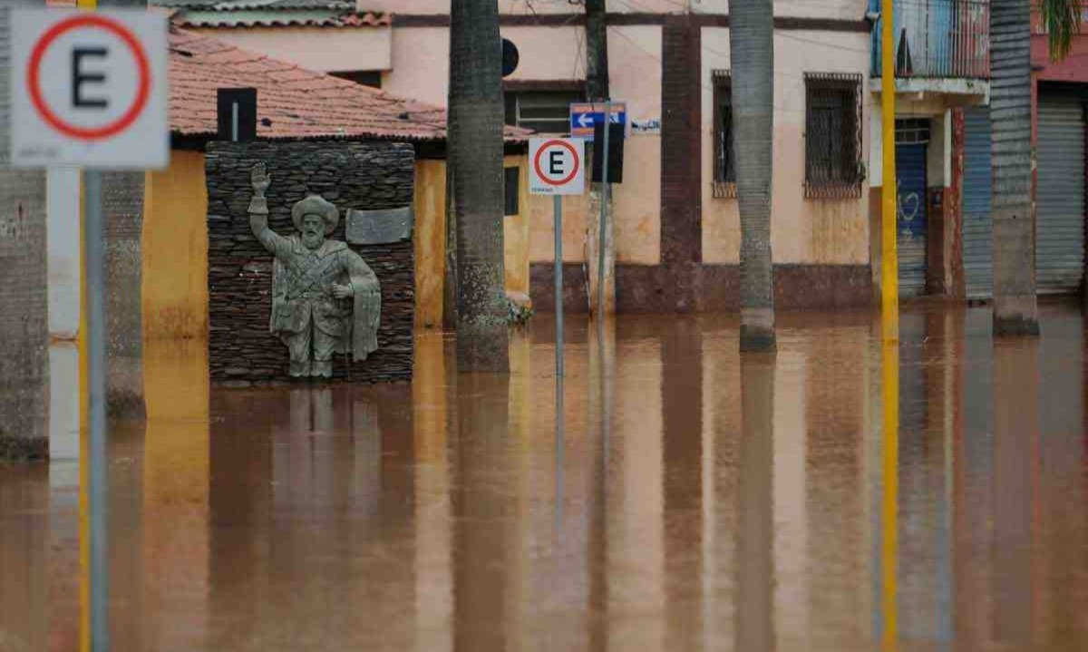 Inundação em Sabará, nas chuvas de 2022: Minas está entre os etados mais vulneráveis aos eventos extremos -  (crédito: Leandro Couri/EM/D.A Press – 10/1/22)