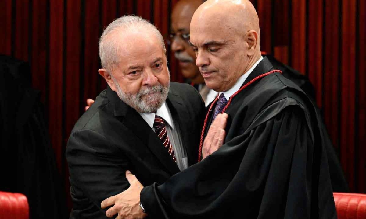 Lula com Moraes em 12/12/22, dia da diplomação do presidente eleito no TSE, mesmo data na reunião golpista na casa de Braga Netto, segundo a PF -  (crédito: EVARISTO SÁ/APF)