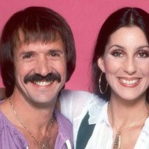 Cher afirma que ex-marido, Sonny Bono, planejou matá-la em quarto de hotel - Reprodução