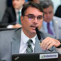 'Pensar em matar não é crime', diz Flávio Bolsonaro sobre plano contra Lula - Agência Senado/Reprodução