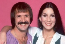 Cher afirma que ex-marido, Sonny Bono, planejou matá-la em quarto de hotel