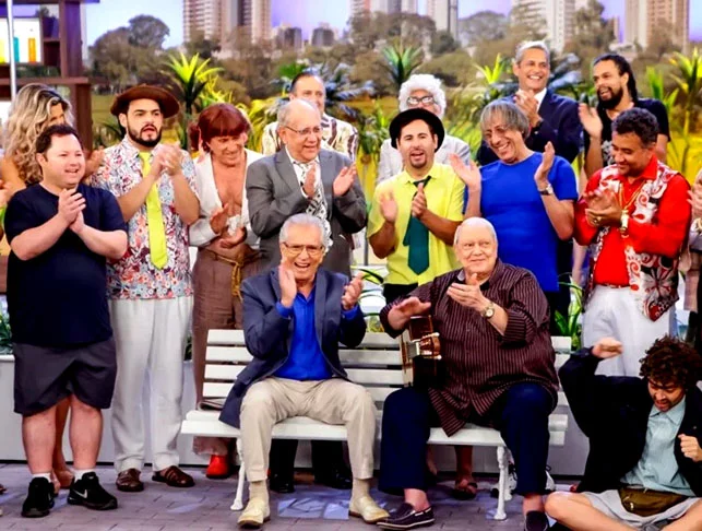 A Praça é Nossa: Apresentado por Carlos Alberto de Nóbrega no SBT desde 1987, é um dos programas de humor mais tradicionais e queridos da televisão brasileira. O formato mistura esquetes, personagens marcantes e, inclusive, já revelou diversos talentos do humor nacional.