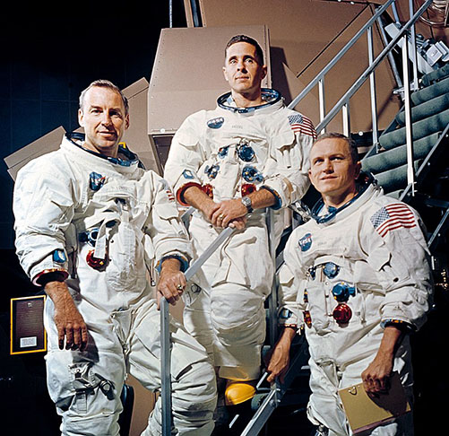 Em 21/12/1968, a Apollo 8 decolou com os astronautas James Lovell, Williams Anders e Frank Borman (esq para dir na foto). E, pela primeira vez na histÃ³ria, a nave entrou na Ã³rbita lunar. 