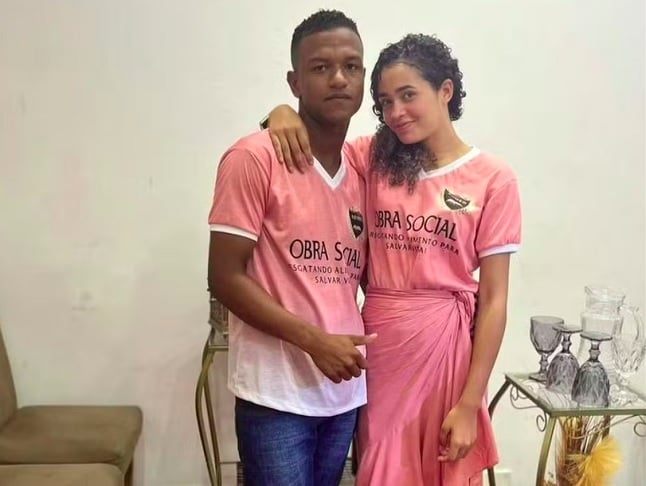 Debora Vitoria Silva Dos Santos, 21 anos, e o namorado John Lenno Santos Ferreira, 20 anos: Na noite de 18 de dezembro de 2023, o casal de namorados foi assassinado a tiros na Rua Dr. Vigílio Guedes, no Vergel do Lago.