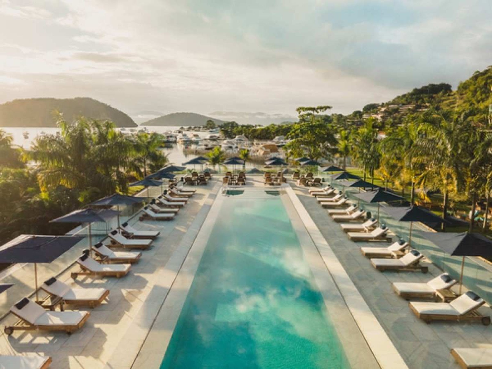  Em Angra, o relaxamento está garantido nas piscinas do Fasano com vista paradisíaca