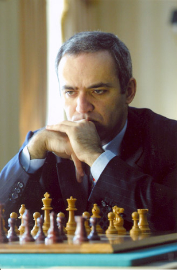 Kasparov foi o jogador mais novo a ser campeão mundial (1985), aos 22 anos. Recordista do Chess Oscar, o Oscar do Xadrez (11 vezes). Campeão mundial cinco vezes (1985/86/87/90/93), atuando entre 1976 e 2005. 