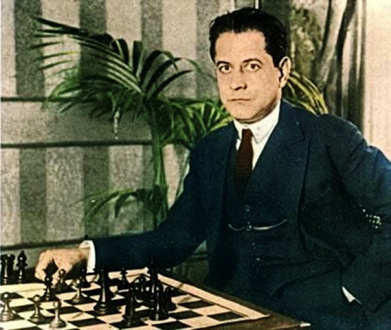  José Raul Capablanca (1888-1942) - O cubano é um dos poucos que se destacam fora do universo predominante russo do xadrez. Nascido em Havana, muitos o consideram o melhor enxadrista da história, pelo excepcional conhecimento e rápido raciocínio. Campeão em 1921, manteve o título até 1927. 