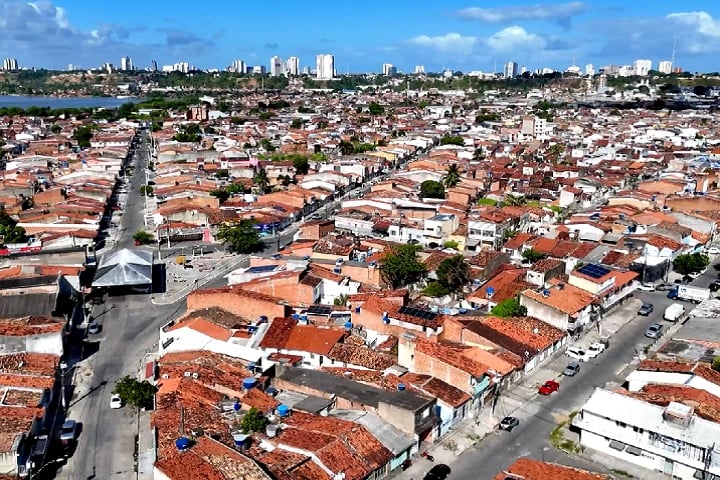 As vítimas viviam em bairros periféricos da capital, como Vergel do Lago, Ponta Grossa e Levada, e foram mortas a tiros entre outubro de 2023 e agosto de 2024. 