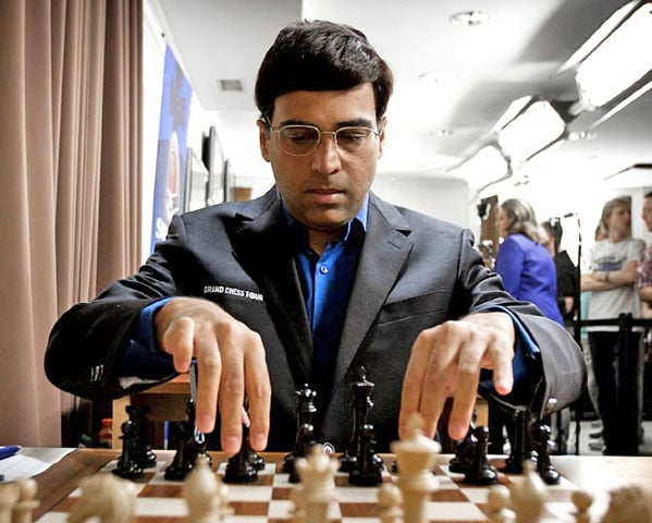 Viswanathan Anand - Indiano, nascido em 11/12/1969, é celebridade em seu país. Tem reconhecimento mundial. Ainda adolescente, vencia competições, apelidado de 