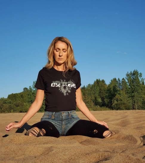 Na entrevista à Revista Vogue, Celine disse que faz exercícios cinco vezes por semana, com atividades para o corpo e a voz. E que tem a sorte - algo que muitos não têm - de poder contar com o apoio da família e ter condições de bancar todo o tratamento que for necessário. 