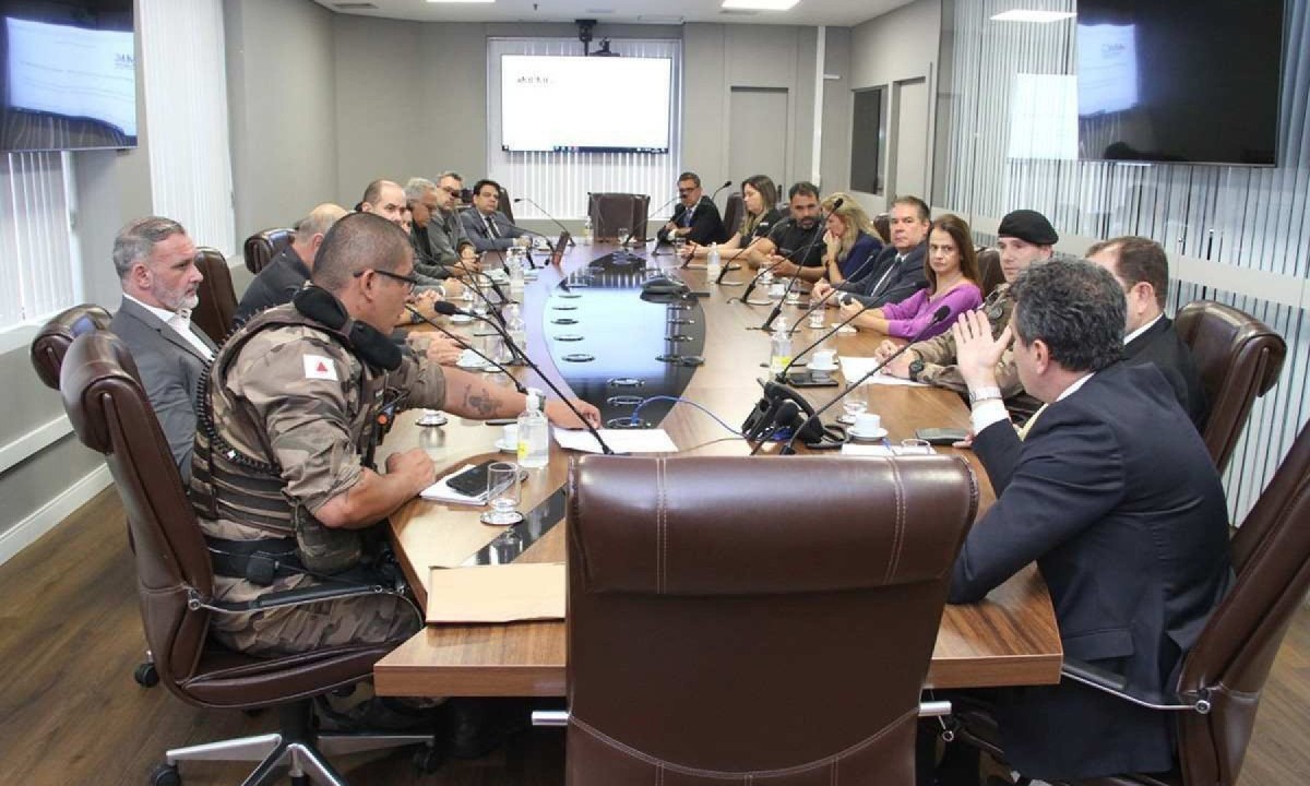 Forças de segurança pública e maiores clubes do futebol mineiro fazem primeira reunião de grupo contra a violênca -  (crédito: MPMG/Divulgação)