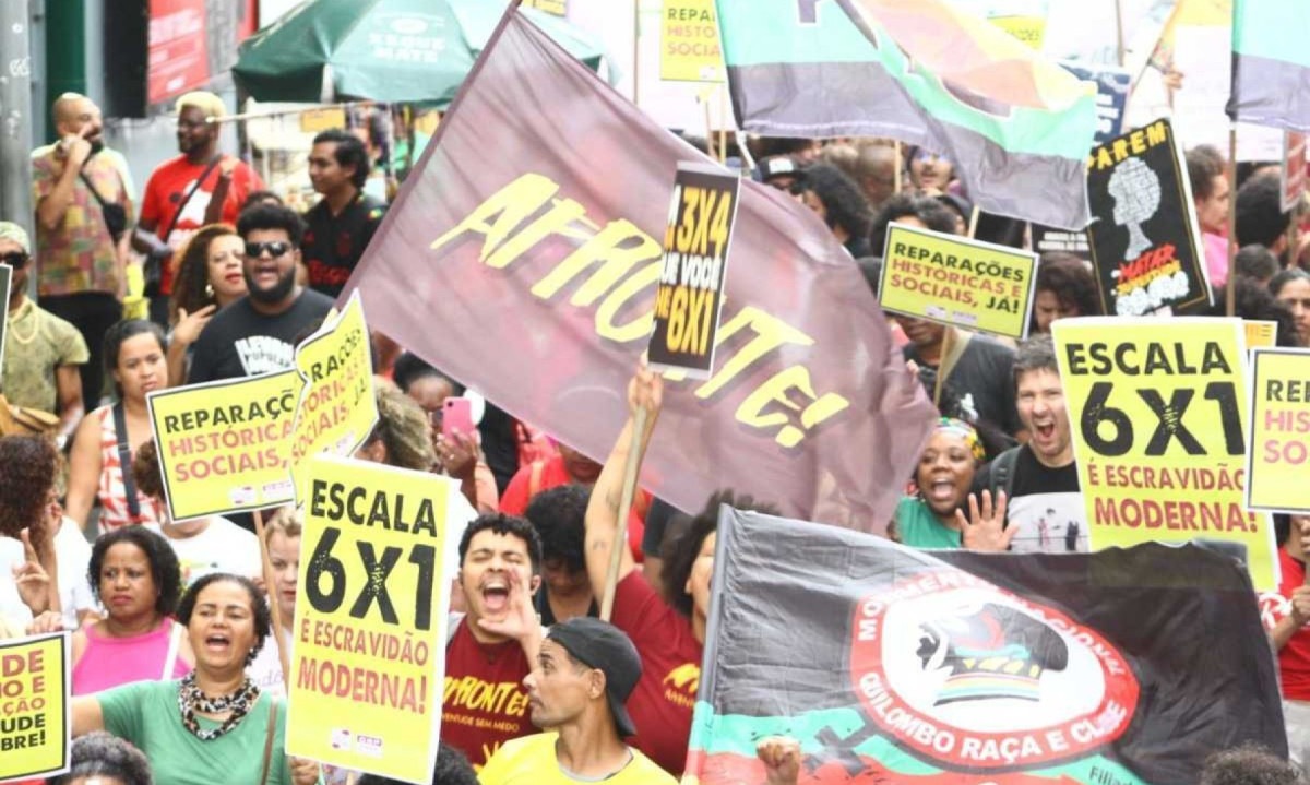 Manifestantes se reuniram na Praça Sete, no centro de Belo Horizonte, para a 15ª Marcha da Consciência Negra -  (crédito: Marcos Vieira/Em/D.A Press)