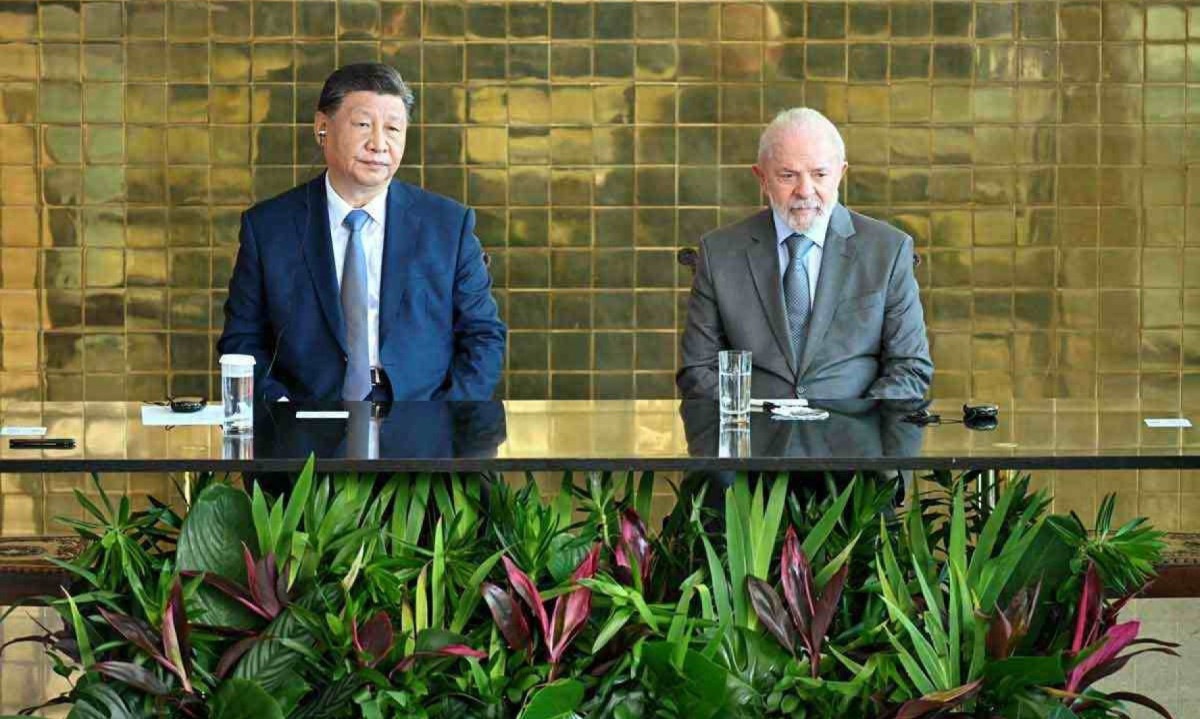 O presidente Lula e o presidente chinês Xi Jinping assinaram 37 acordos bilaterais ontem
 -  (crédito: Evaristo SA/AFP)