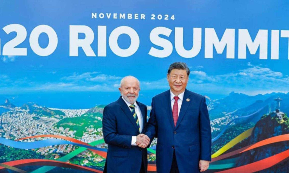 Lula e Xi Jinping durante os cumprimentos no G20, no Rio de Janeiro
     -  (crédito:  Ricardo Stuckert / PR)