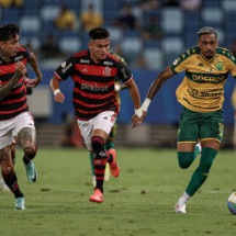 Atuações do Flamengo contra o Cuiabá: Wesley e Filipe Luís, os caras - Crédito: AssCom Dourado