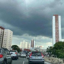  BH entra em alerta para risco de tempestades  - Edésio Ferreira/EM/D.A.Press
