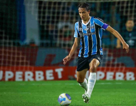 PEDRO GEROMEL - Possivelmente na sua última partida como defensor na Arena do Grêmio, foi o responsável por salvar o Tricolor de um gol antes de sofrer o empate. Entretanto, não conseguiu ser um pilar da defesa, principalmente apósa a saída de Rodrigo Ely. Nota: 5,5. (Foto: Lucas Uebel / Grêmio)