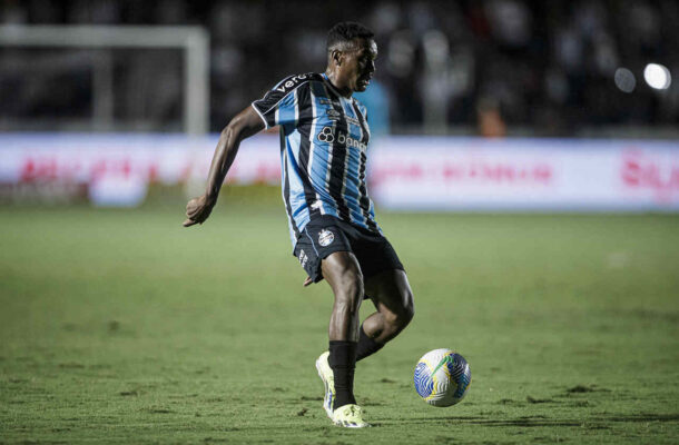 EDENÍLSON - Outro jogador que falhou muito no meio de campo. Apesar de ter participado do lance de gol, errou vários passes no meio de campo e saiu logo no começo do segundo tempo. Nota: 5,0.  (Foto: Dido Henrique/Grêmio)