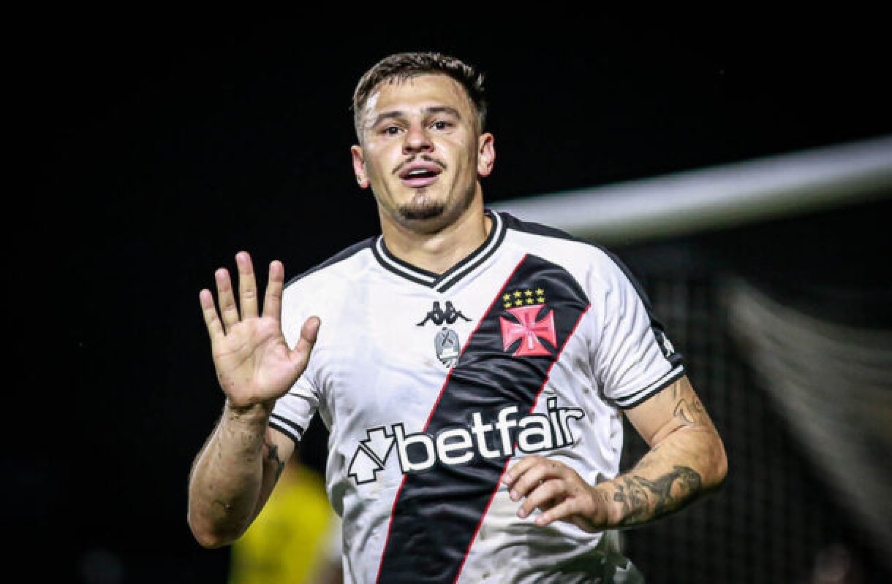 Vasco propõe acordo para pagamento de Hugo Moura ao Athletico-PR