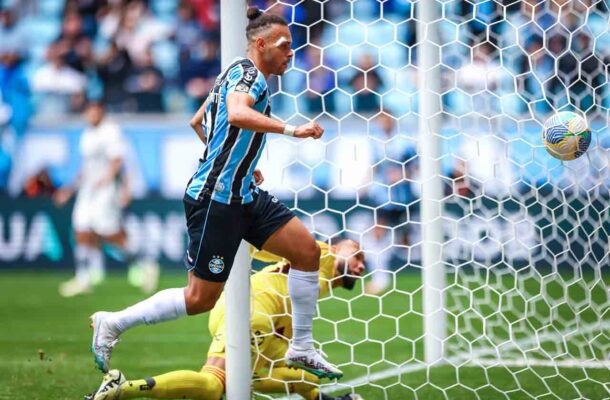 BRAITHWAITE - Autor do gol logo no começo, o dinamarquês mostra que foi uma boa aposta do Tricolor para a temporada. No restante do jogo, foi prejudicado pelo jogo ruim do meio-campo e quase fez mais um. Nota: 6,5.  (Foto: Lucas Uebel/Grêmio)