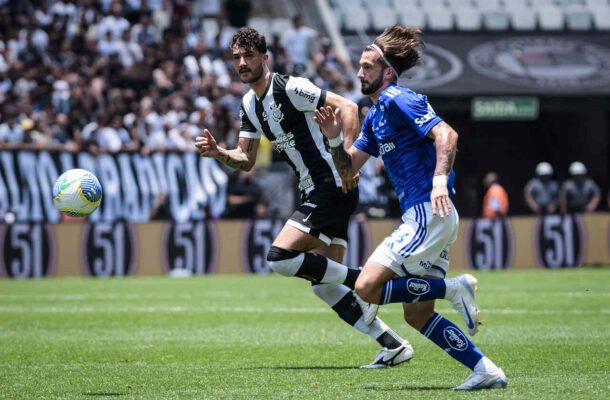 GUSTAVO HENRIQUE  -  Quase deu um gol de bandeja no primeiro tempo para Lautaro Diaz. No mais, papel correto nas antecipações e na marcação direta - NOTA 6,0 Foto: Gustavo Aleixo/Cruzeiro
