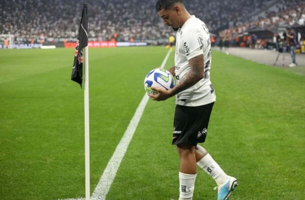 MATHEUS BIDU - Discreto tanto na defesa quanto no apoio. Jogou o basicão para não comprometer - NOTA 6,0 - Foto: Rodrigo Coca/Agência Corinthians 