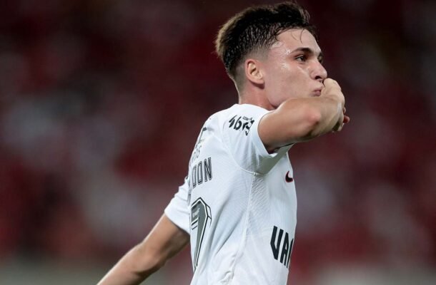 BRENO BIDON  - Bom trabalho na criação e fazendo jogo correto na marcação ao ajudar o lateral. Aprovado - NOTA 7,0 - Foto: Rodrigo Coca/Agência Corinthians
