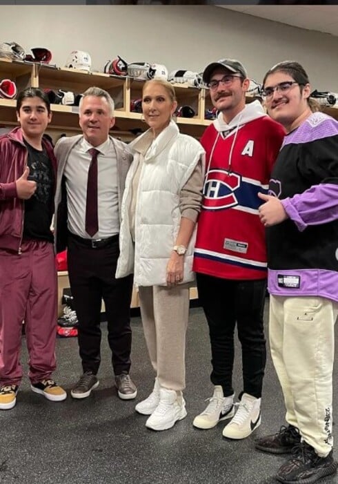 Em novembro de 2023, Celine esteve com os três filhos na partida de hóquei no gelo entre o Montreal Canadiens, time para o qual torce, e o Vegas Golden Knights, em Las Vegas. Em suas redes sociais, a artista disse: 