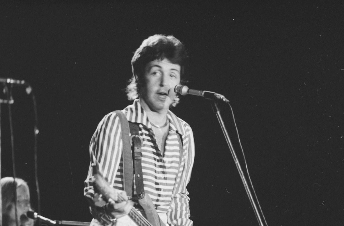 Com Paul McCartney no baixo, durante uma das apresentações frequentes do grupo no The Cavern Club, eles encontraram Brian Epstein, dono de uma loja de discos e colunista de música local. Ele contribuiu para profissionalizar a banda, com o uso de ternos e reverências ao fim dos shows.