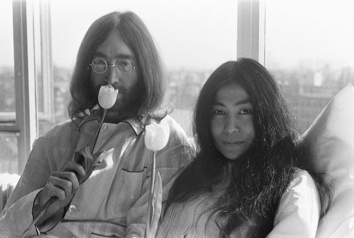 Com a morte de Epstein, o grupo passou a ter muitas brigas internas, assim como a presença constante da namorada de Lennon, Yoko Ono. Em meio a separação de John, McCartney fez uma música para confortar o filho do casal e surgia 