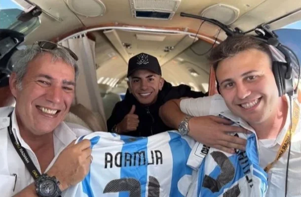 Thiago Almada pega jatinho para se reapresentar no Botafogo