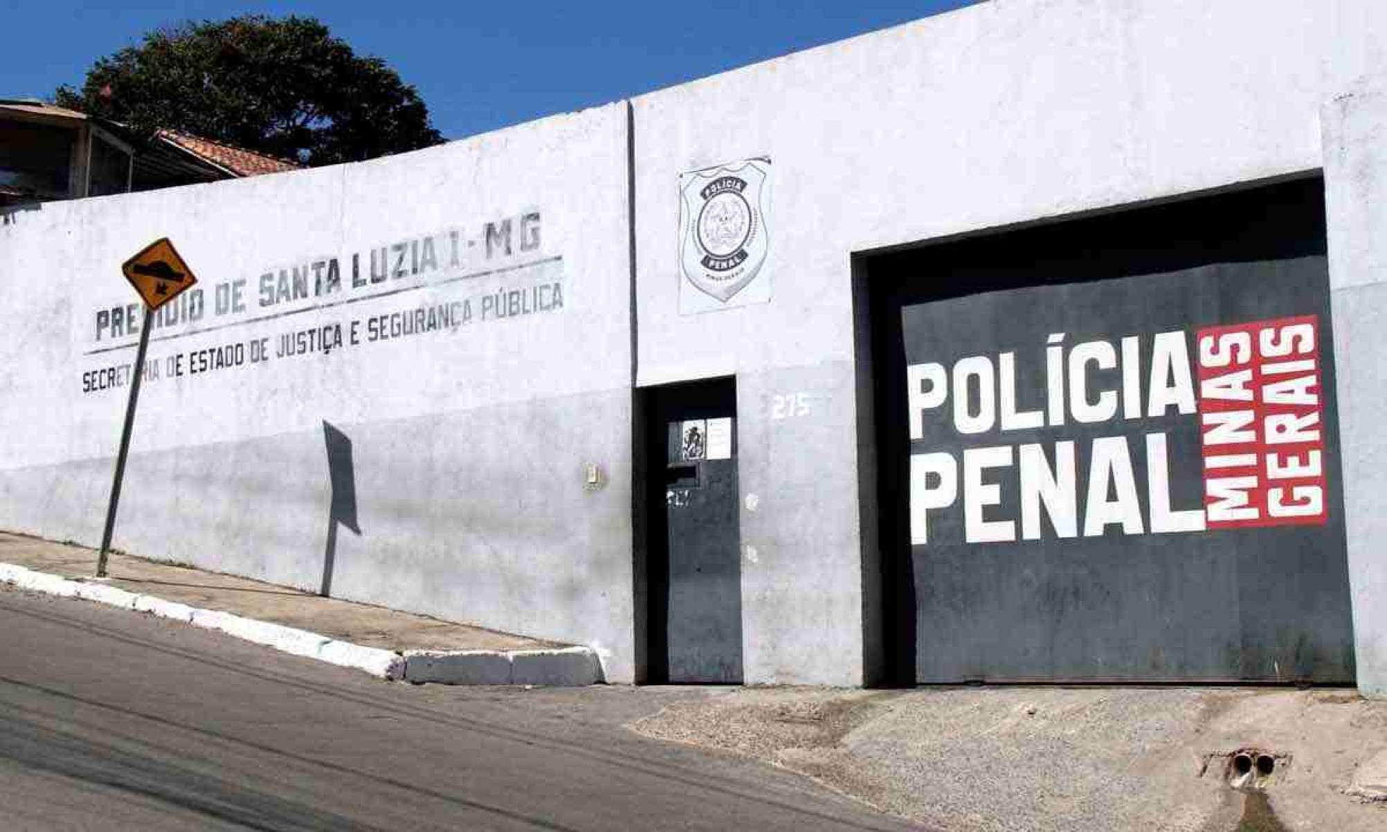 O Presídio de Santa Luzia, na Região Metropolitana de BH, registra ocupação de 219%, uma das maiores do estado. São 57 detentos a mais do que o planejado