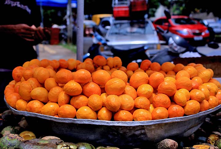 Pequi é um fruto muito utilizado na culinária de algumas regiões do país, principalmente no norte de Minas Gerais, estado maior produtor do fruto, e em Goiás. Ele pode ser consumido cozido, puro ou juntamente com arroz e frango. 