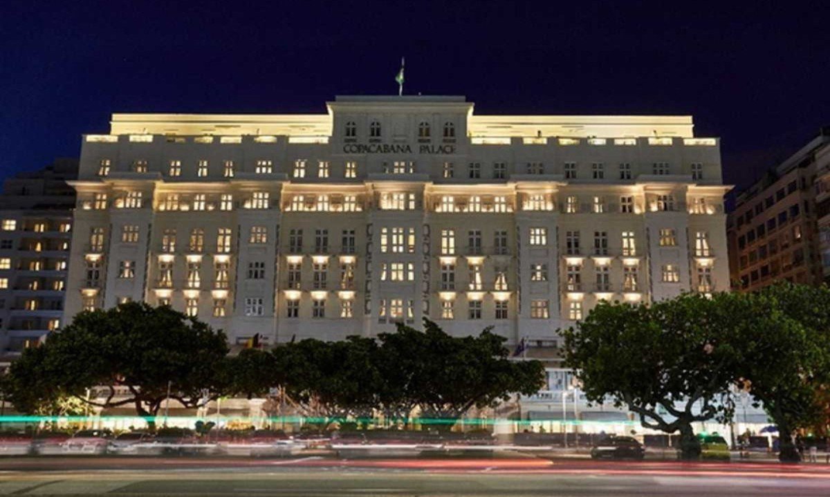 Hóspedes do Copa terão vista privilegiada do grande palco montado em Copacabana para queima de fogos deste ano -  (crédito: Copacabana Palace/Divulgação)