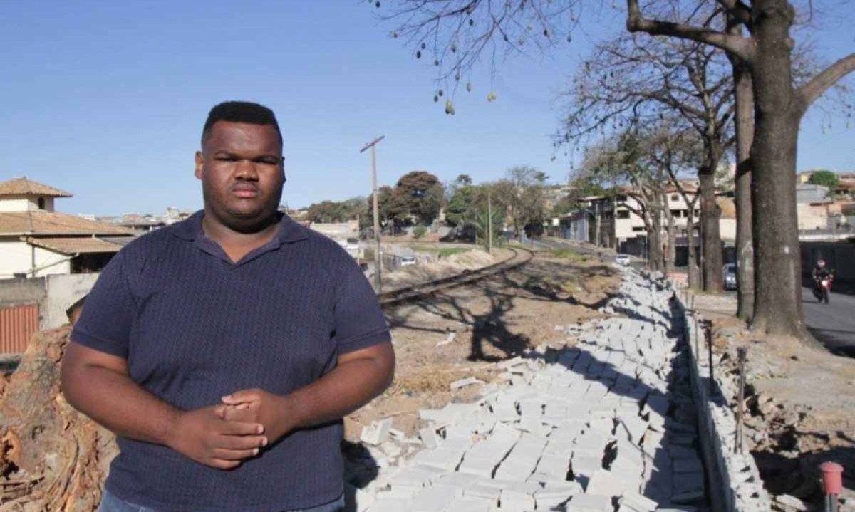 Longe das polariza&ccedil;&otilde;es e ativo no TikTok, Helton Junior &eacute; uma lideran&ccedil;a do bairro Lindeia, na regi&atilde;o do Barreiro -  (crédito: Ed&eacute;sio Ferreira/EM/D.A.Press)